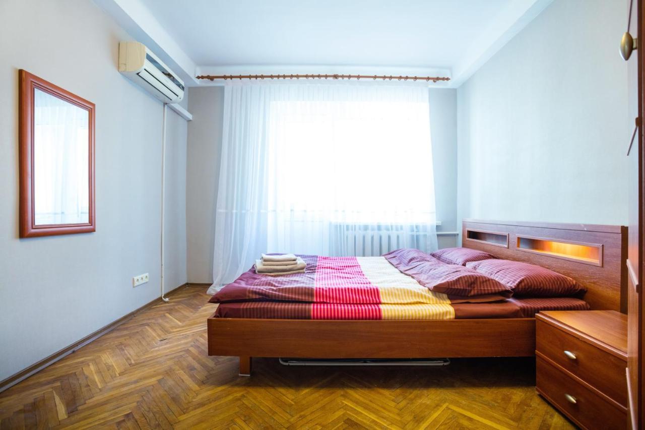 Apartment Near Metro Pecherskaya Киев Экстерьер фото